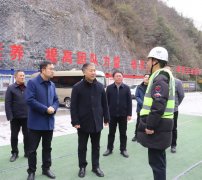 <b>打制经得起汗青和群众查验的平安工程、精品工</b>